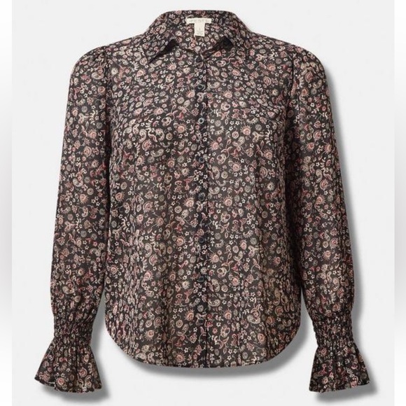 torrid Tops - NWT- Torrid Size: 4 ~ Festi Tissue Weight Chiffon Button Front, Puff Sleeve Top